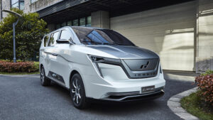 2017 Iconiq Motors Seven Premium Edition (1)